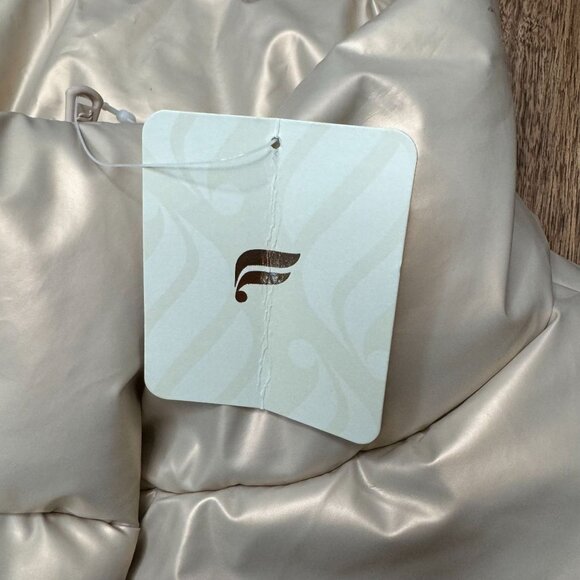 Fabletics NWT Oversized Puffer Vest Womens XL Polyester Blush Pink Pearlescent - Picture 10 of 13